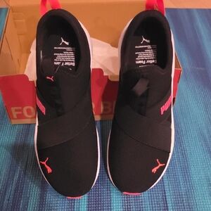 Puma Women Black Slip-On Sneakers with Pink Accents Size 8. New With Box